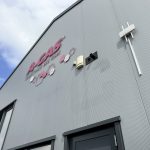 Voorgevel van BTC vrijgemaakt van oude bestickering 2355